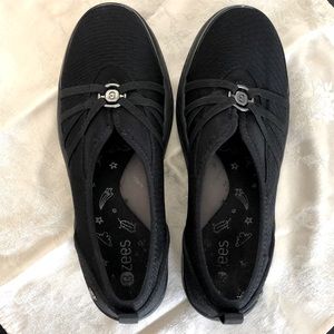 Women’s Bzees NICHE Slip On Shoes Black Size 9-1/2